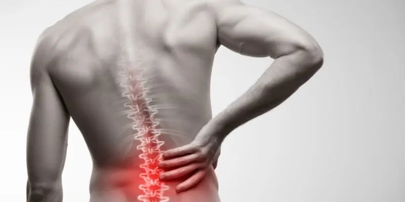 ¿No soportas el dolor de espalda? Consulta a un médico.